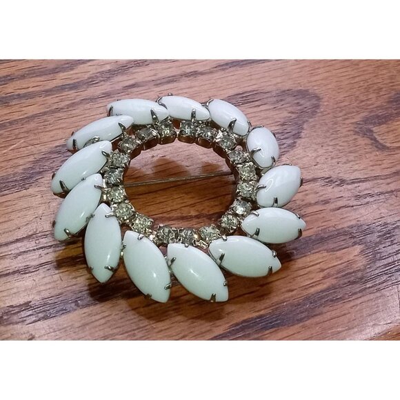 Vintage Large Milk Glass Round Brooch - Picture 2 of 6